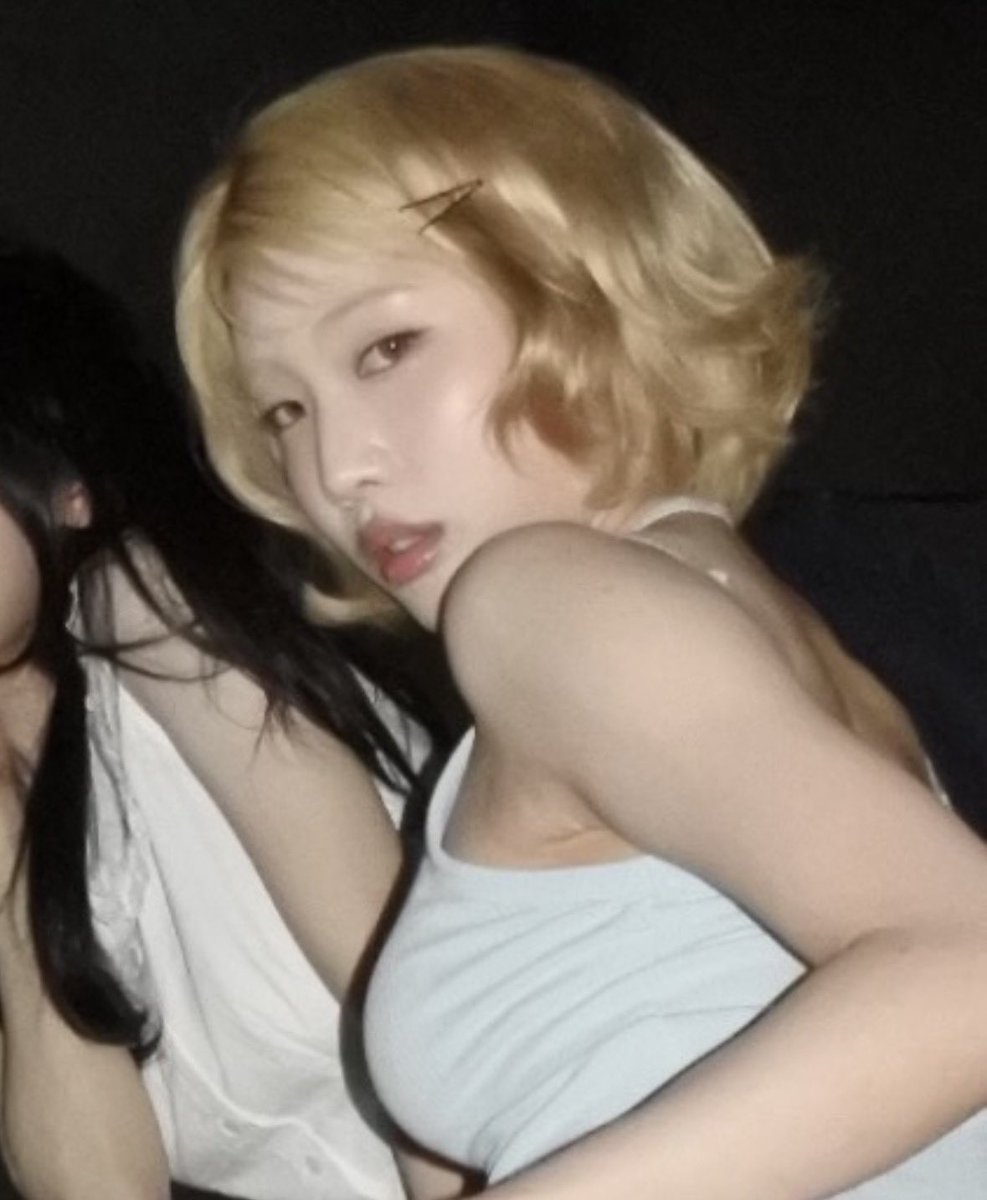 engdus's tweet photo. i’ll take a large lipsoul burger with a side of yuri chips and a lesbian milkshake https://t.co/UAVr7mUDdI