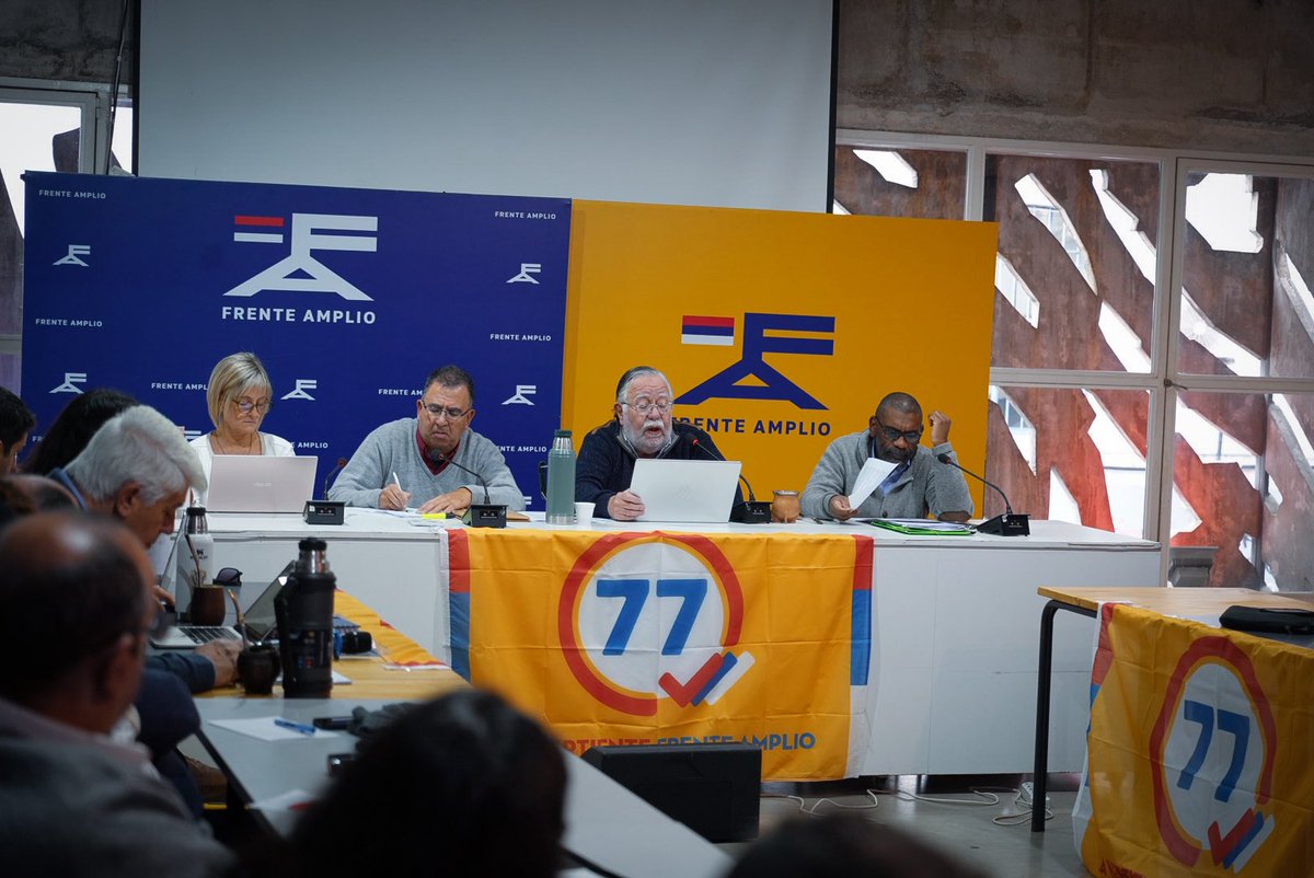 LaVertienteFA's tweet photo. La Directiva Nacional de la Vertiente Artiguista sesiona este domingo para intercambiar y construir posiciones sobre la coyuntura política, la agenda de gobierno y los desafíos que tiene por delante el Frente Amplio.

Con compañeras y compañeros de todo el país, seguimos construyendo colectivamente las propuestas y aportes de nuestro sector para fortalecer al Frente Amplio y al gobierno nacional.