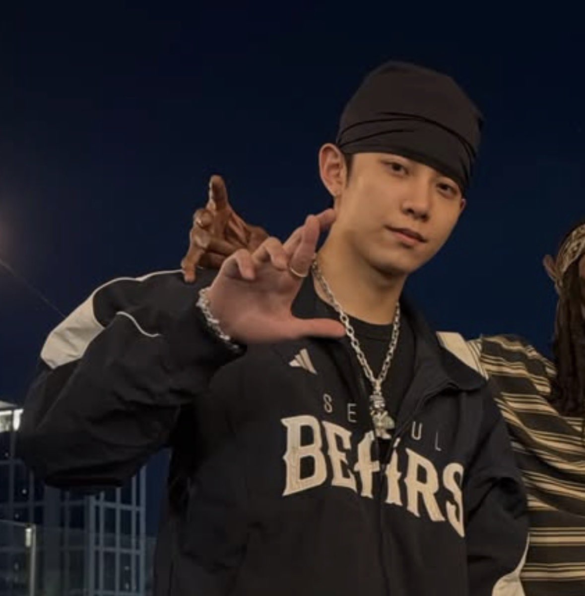 terjemahinRYUL's tweet photo. 260531 📸 4shoboiz instagram post

WITH THE NEW GOAT @.jidsv 😤🥶🥶

#률 #RYUL #롱샷 #LNGSHOT https://t.co/WbyMCFb80a