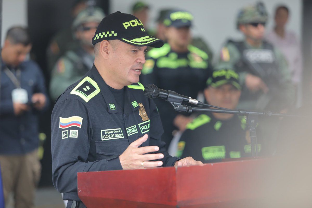 GobCauca's tweet photo. 🇨🇴 El Gobernador, @OctavioGuzmanGu junto a la Fuerza Pública instalaron la jornada electoral en el departamento, disponiendo garantías de seguridad en los 42 municipios 🗳️.

Invitamos a todos a votar en las 3.427 mesas habilitadas en la región ✍🏽.

#LaFuerzaDelPueblo https://t.co/w6WsnQWedL