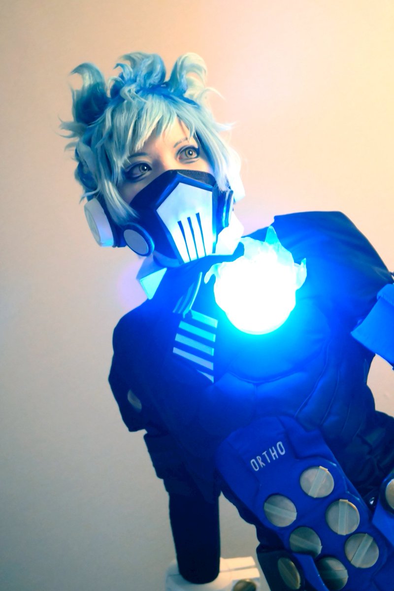 m5630m's tweet photo. ※コスプレ注意※
去年のＤハロ時にホテル(客室)で撮って貰った🤖くんがほぼ無加工でも盛れてる件(肌加工のみ)
#ツイステ仮装 https://t.co/29VOczcRlF