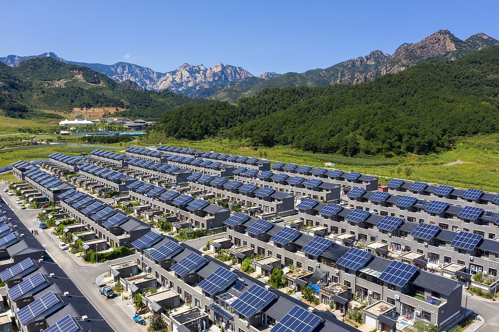 ChinaDaily's tweet photo. #China's renewable #energy installed capacity has reached the world's largest scale, and the country is now accelerating its transition from treating renewables as a supplementary source to making them the dominant energy supply — a shift that demands fundamental changes in how power grids operate, an expert said on Saturday. https://t.co/kZwGSDOkUo