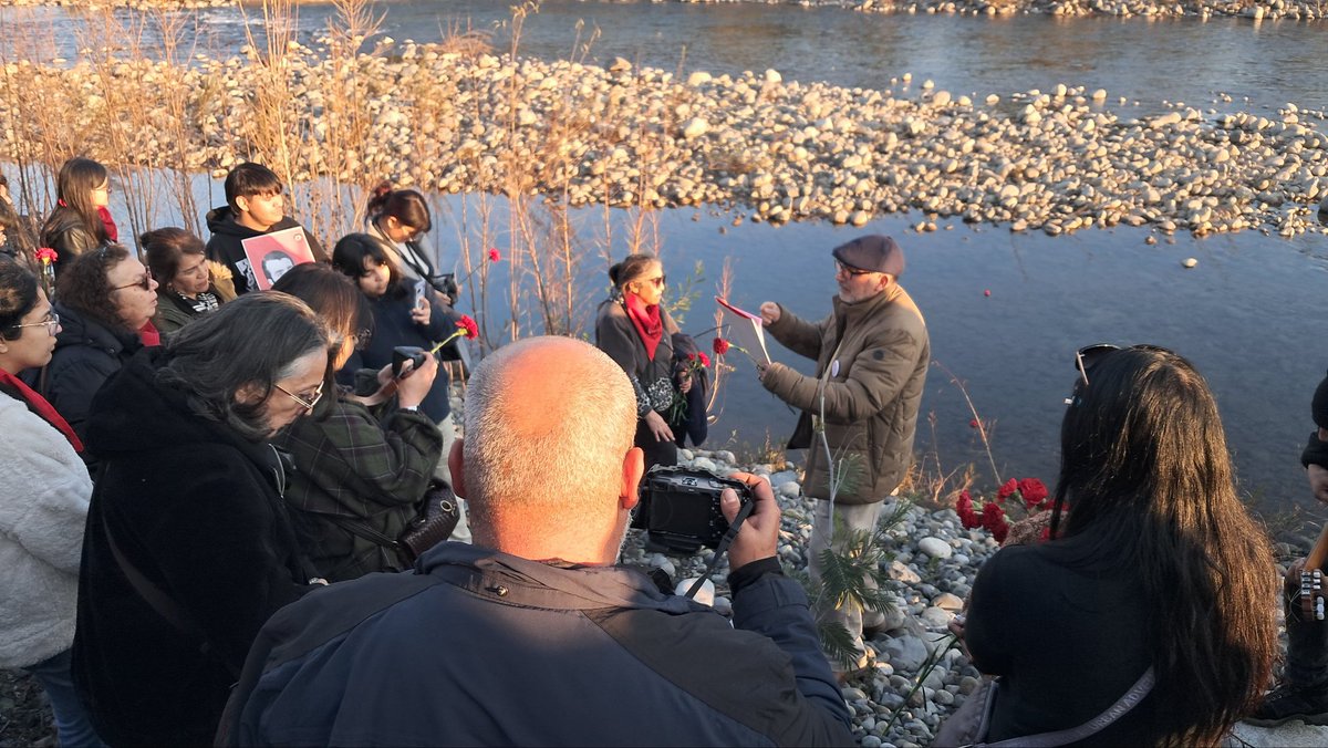 DDHHcdignidad's tweet photo. Eso no fue un gesto simbólico, fue el resultado de años de lucha de sobrevivientes, familiares, organizaciones de derechos humanos y comunidades enteras.
Este lugar es un territorio marcado por el dolor, por la violencia y por una historia oscura en Chile. https://t.co/p4WimFVgJc