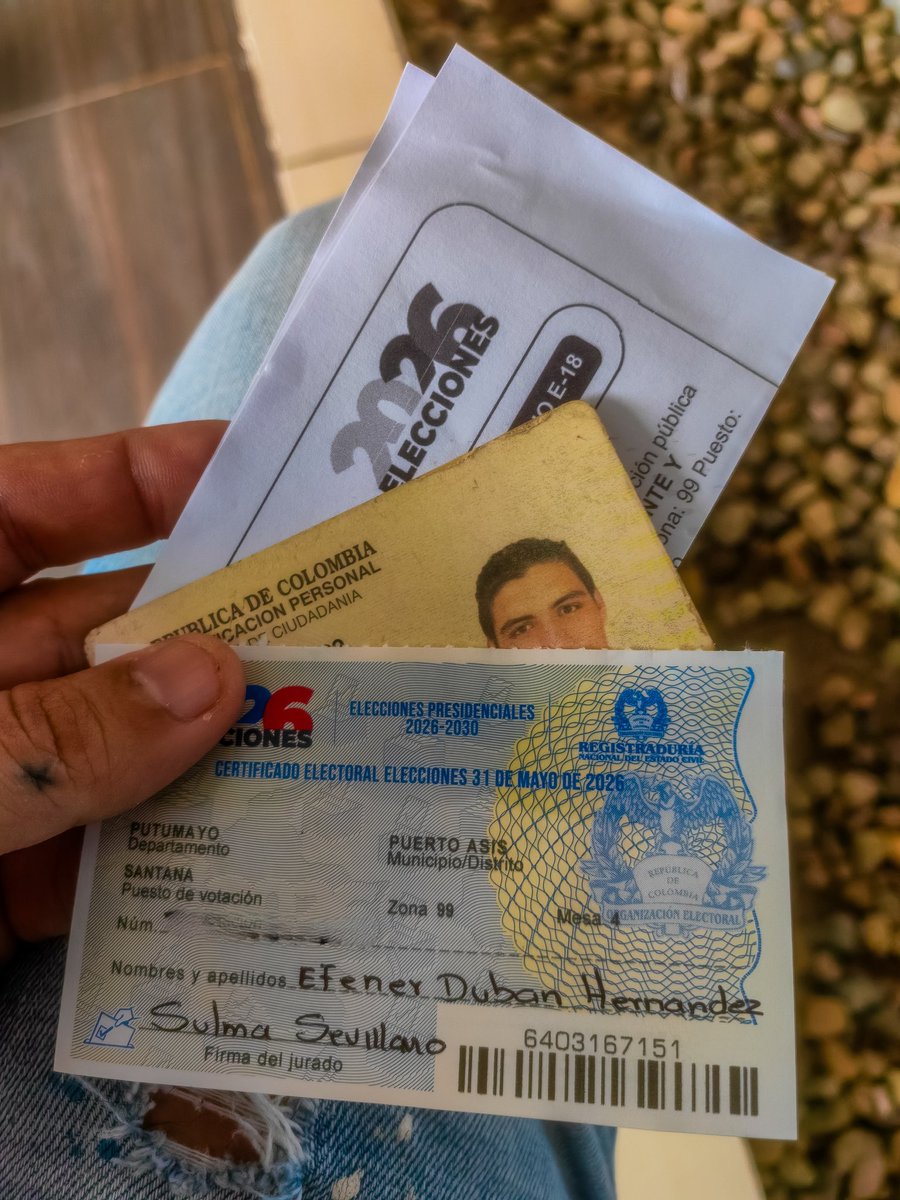 Thoshkyn's tweet photo. Madrugué a cumplirle a la democracia, a Petro y a Cepeda.
#EnPrimera https://t.co/mY8ViUeN5m