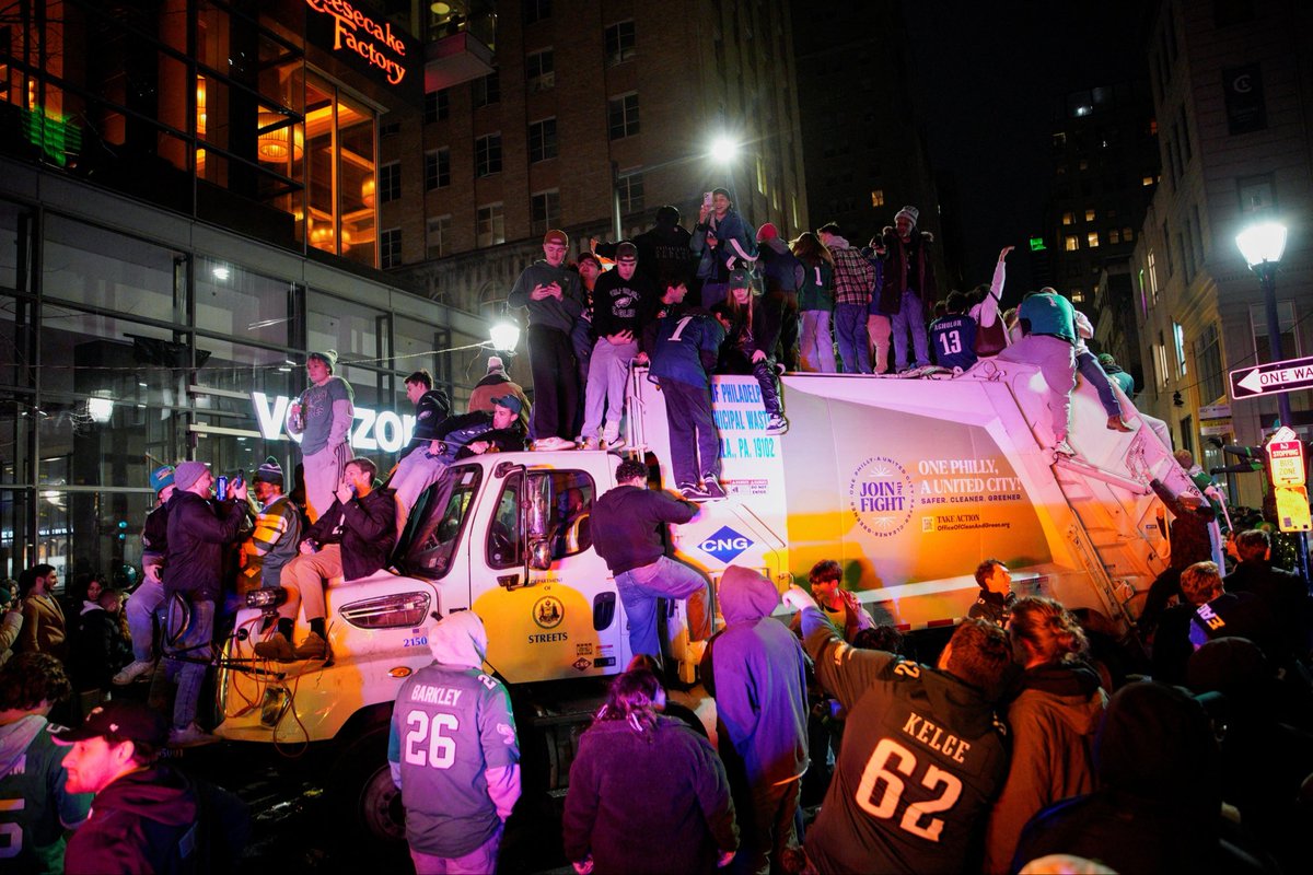 ClemsonFry's tweet photo. @ZforVendetta1 @NancyMace Worst part is, it’s not JUST a European thing. These dumb fucks keep forgetting what Philly did a few years back when they won the Super Bowl. They’re just trying to twist the narrative https://t.co/PNmWsTd4pS
