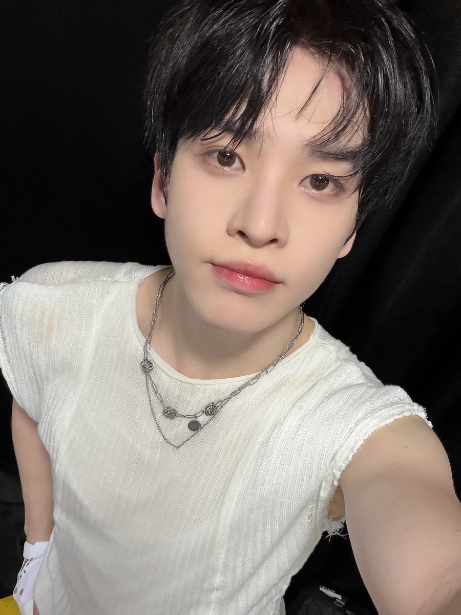 CRAVITY_twt's tweet photo. Thank you Malaysia! 🇲🇾 
Y’all were awesome tonight~! 😆🔥💯
#ALLEN #앨런 
#ASIATOPMUSICFESTIVAL https://t.co/WHlVJWMy1E