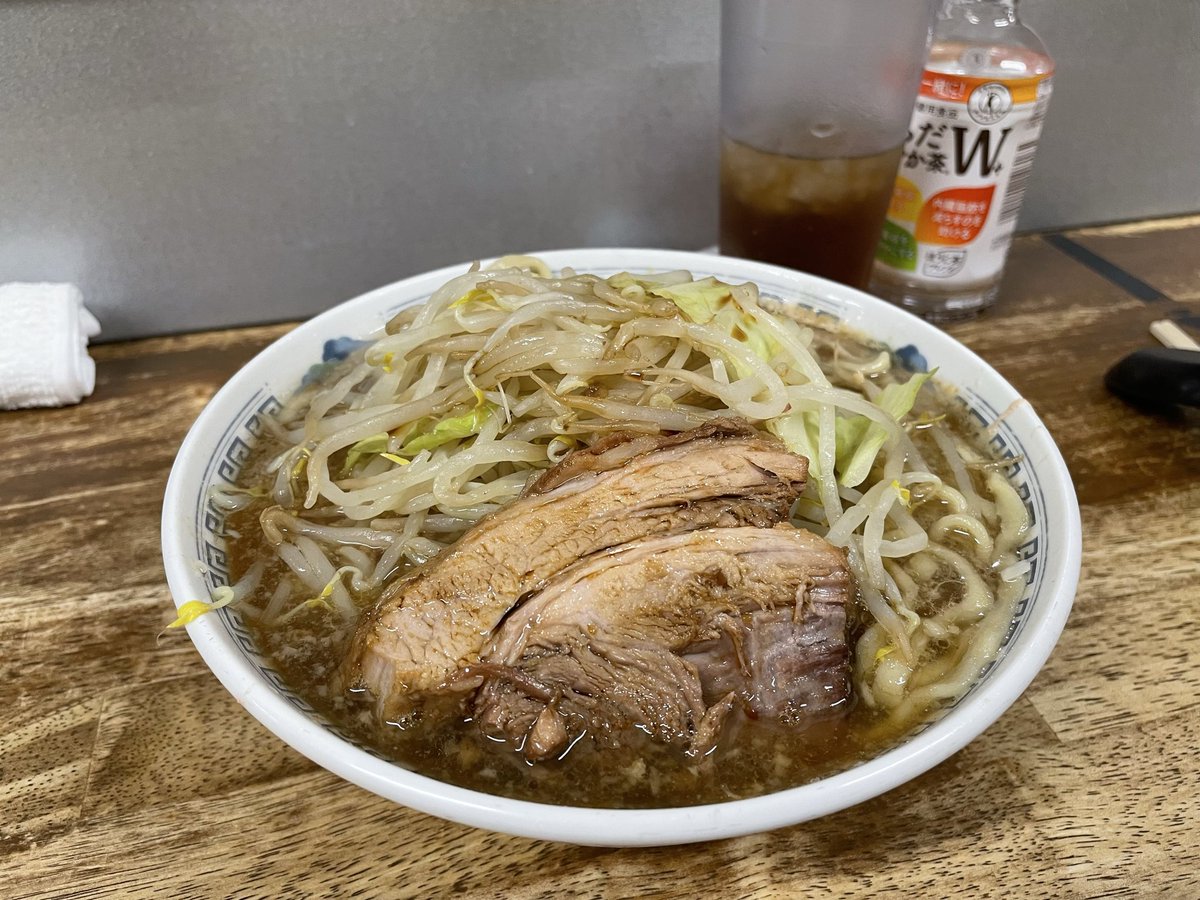 tarokichi17's tweet photo. #たろきちラーメン部
ラーメン マルタ
並ラーメン(白)
並ラーメン

昨日の🪵🍜
マルタで久しぶりの連食‼️
塩も醤油も豚も麺も美味すぎる✨
ヤサイもクタ気味で良すぎる👏
腹パンからの水春で整いすぎました！ https://t.co/7EW8ojQ1bz
