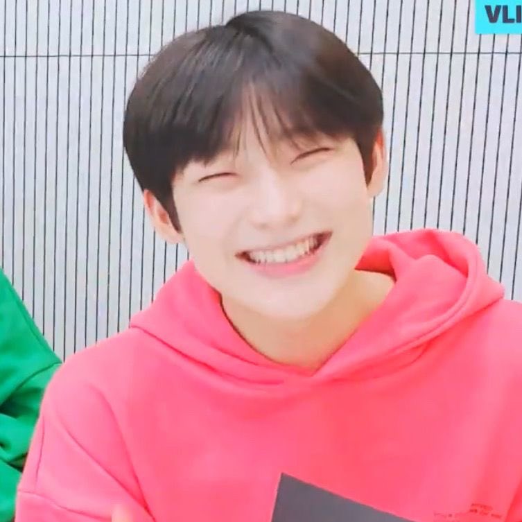 luckyogongi's tweet photo. 선우 데뷔초 때 도토리랑 똑같이 생김 https://t.co/eh6yiQzEjp