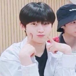 luckyogongi's tweet photo. 선우 데뷔초 때 도토리랑 똑같이 생김 https://t.co/eh6yiQzEjp