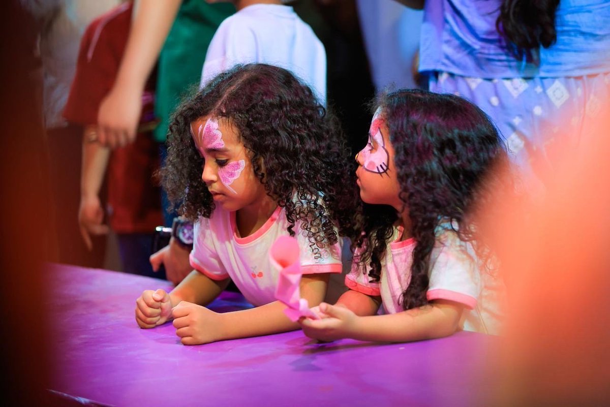 SaudiEvent's tweet photo. #بوليفارد_فلاورز فعالية مميزة تجمع بين الفن والطبيعة، تتحول المساحات إلى عالم من الزهور الملونة والتصاميم الإبداعية 🌸

• مجسمات فنية وعروض بصرية نابضة بالحياة.
• تجربة فريدة تعكس جمال الطبيعة.

📍 بوليفارد فلاورز https://t.co/4j0J91Ydsw