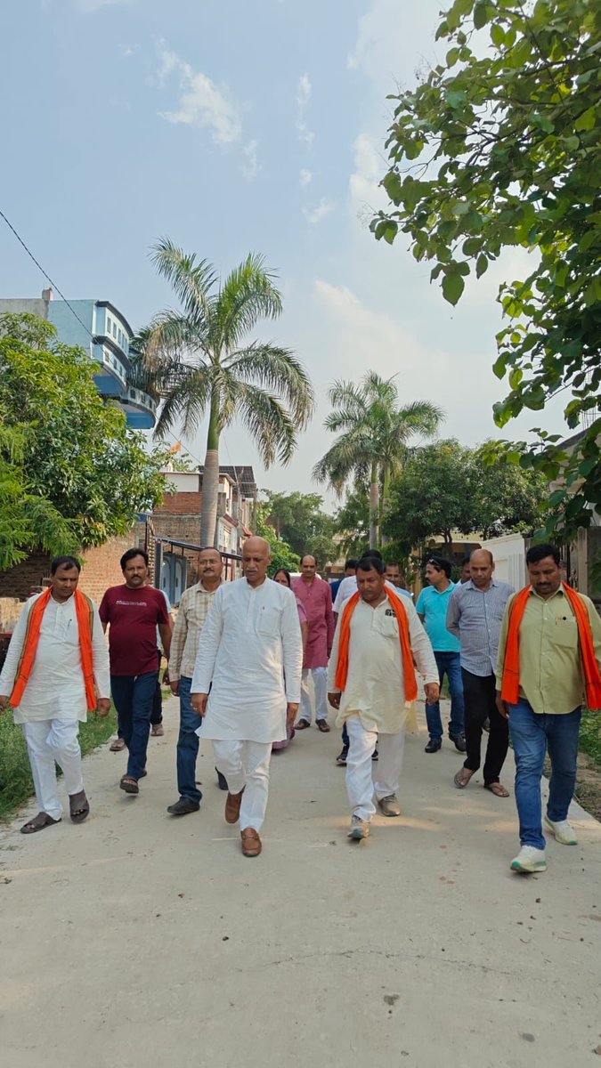 bjpmpsingh's tweet photo. पिपराइच विधानसभा क्षेत्र की ग्रामसभा जंगल छत्रधारी स्थित नारायण नगरी में पक्की सड़क से संजय तिवारी जी के घर तक ₹10.35 लाख की लागत से निर्मित 206 मीटर लंबी सी.सी. सड़क का लोकार्पण कर क्षेत्रवासियों को बेहतर आवागमन सुविधा की सौगात दी।

@myogiadityanath https://t.co/R54X304nI1