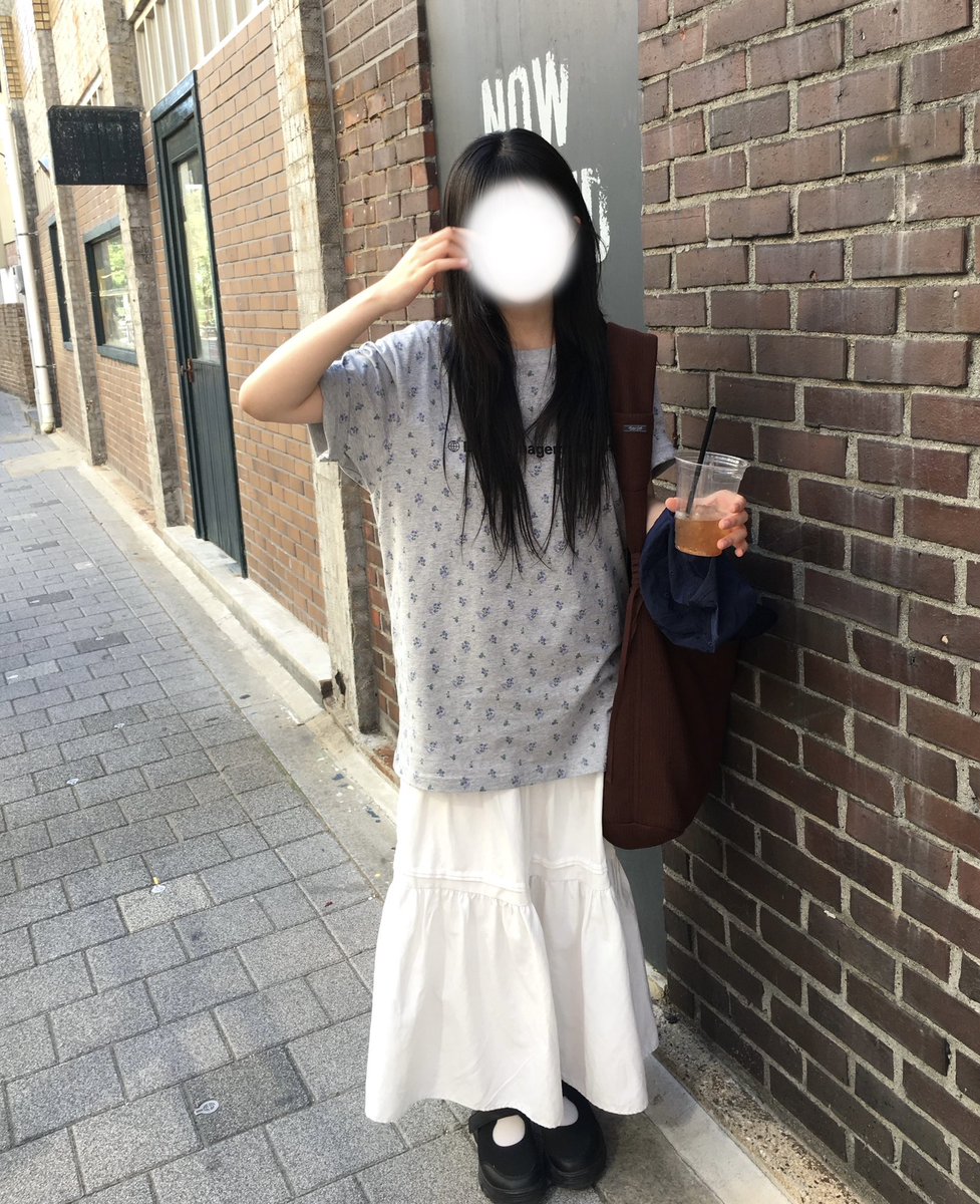 sennaw2v's tweet photo. 거의 사계절 내내 입는.. 애착 롱스커트 추천 

하비분들 꼭 입어보세요 다리커버 싹 해주고 무엇보다 비침이 아예없어서 맘이 넘 편함.. 
걍 반팔티랑 툭 입어줘도 예쁘더라구요 https://t.co/soqSPGZZ41
