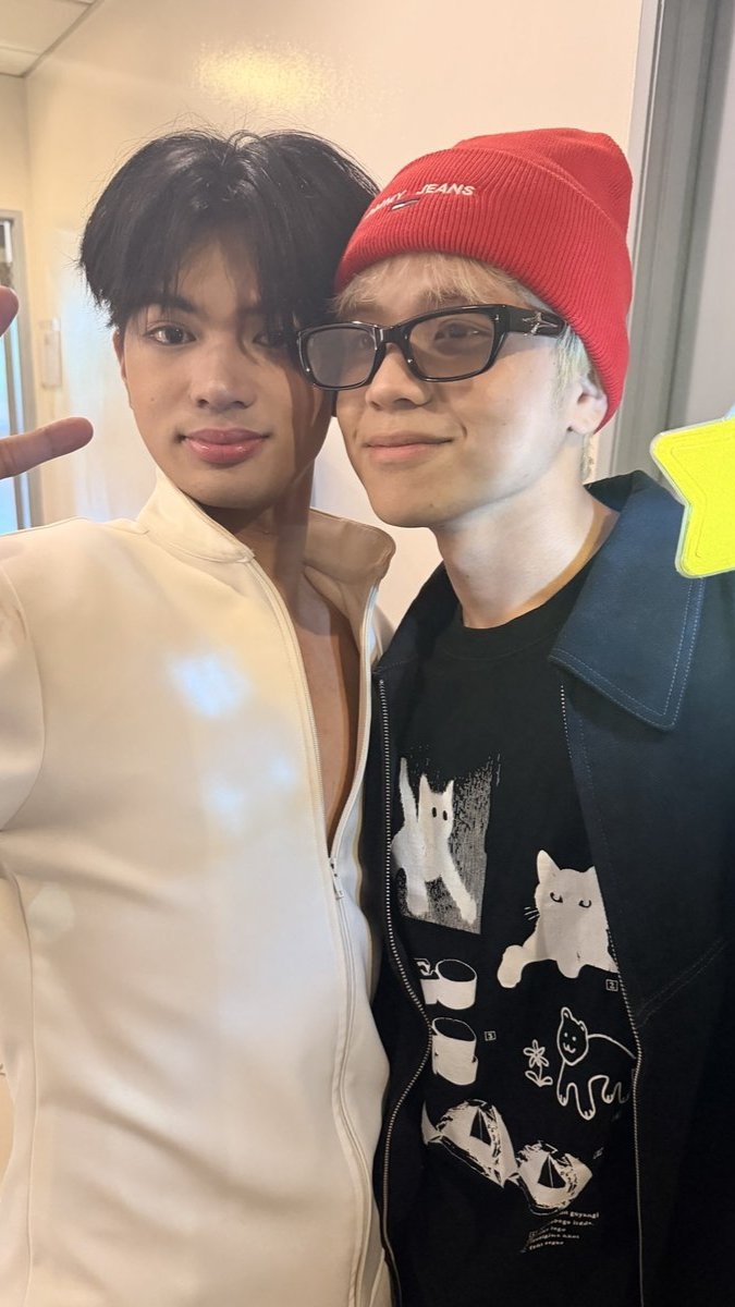 binibini_L_'s tweet photo. HORI7ON members support. Congratulations once again baby tiger! 

JEROMY WINNING ENERGY

#SuMyclabanToTheTop 
#HORI7ON #호라이즌 #hori7on_jeromy  
@HORI7ONofficial @HORI7ON_twt  #SOTFFinalDanceBattle #StarsOnTheFloor https://t.co/3BDUvQT1E8