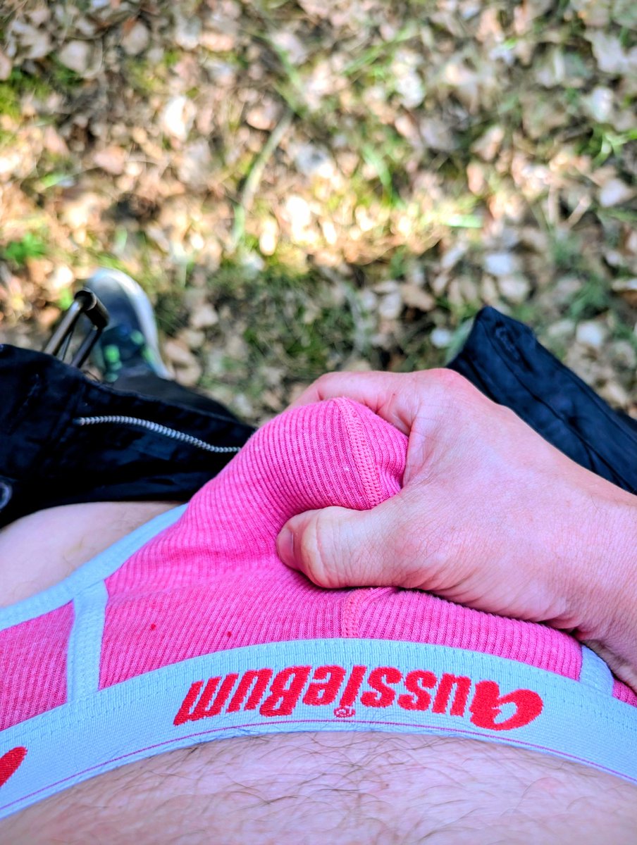UK_Briefs_Alt's tweet photo. @AnotherBulgeFan Outdoors is always good https://t.co/tw1tgRDDhi