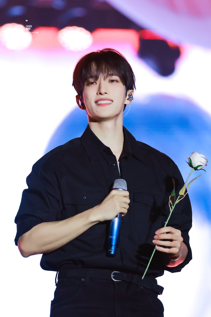 DawnKiss97218's tweet photo. 260531 DxS [SERENADE] - ON STAGE IN DAEGU HD
 🤍🖤
#DxS #도겸X승관
#SEVENTEEN #DK
#도겸 #이석민 #ドギョム
@pledis_17 https://t.co/ChW3tvD4ta