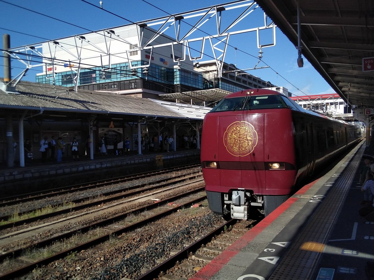 taneyoshi's tweet photo. 5月30日(土)
特急まほろば
王寺駅通過走行中を撮影いたしました。 https://t.co/daQt1tLBAw