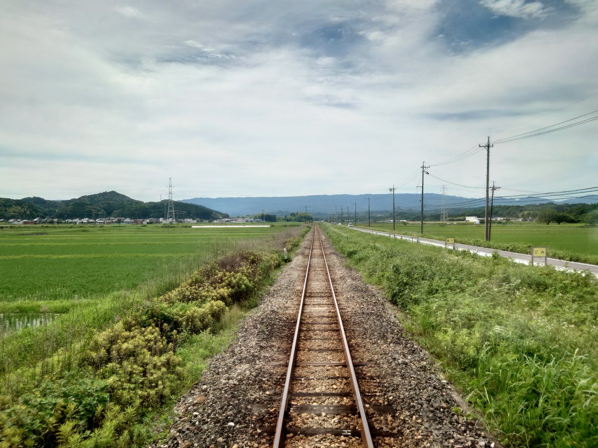 DenkoLab's tweet photo. ほぼ同地点から、スマホの倍率とレンズを変えて撮ったが、色合いにかなり差があり、同じ景色には見えないほど。
金管楽器のミュートで音量より音色に差が出るようなものか。 https://t.co/AALc4Aeon2