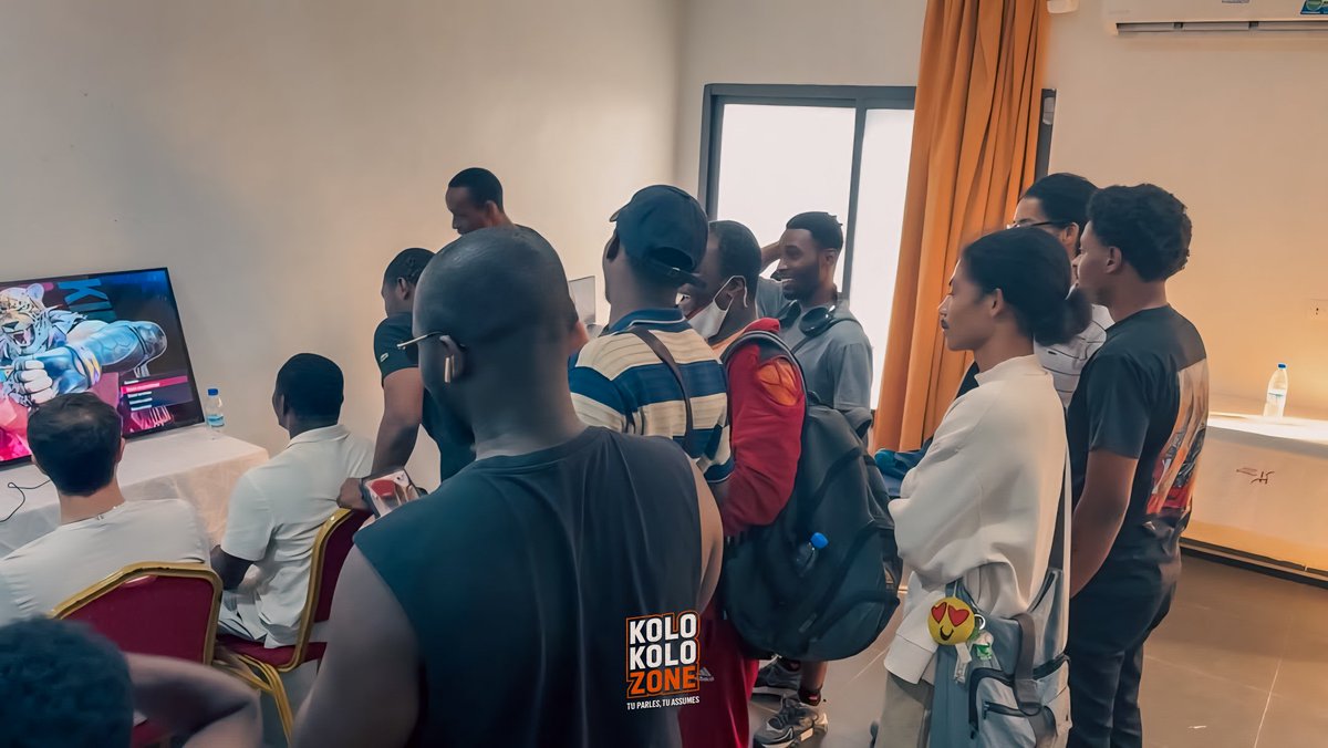 225_kolokolo's tweet photo. Un débutant a failli tout renverser. 👀

KKZ FLASH - FIRST STEP TOURNAMENT
🏆 Tekken 8 Débutants · Robert's Hotel · Abidjan · 30 mai 2026

12 joueurs. Une salle en feu.

● 1er MANOU ZEUS - Nina
● 2e  MOMODONO - King
● 3e OBI ONE - King 

Manou Zeus remporte le titre. Mais l'histoire de ce tournoi s'appelle Momodono , Winners de bout en bout, mind game dévastateur, grande finale épique. Il avait Manou Zeus au bord du gouffre avant le reset décisif.

L'expérience a parlé. Mais le talent était là. 🇨🇮

Trois débutants sur le podium. Trois futurs noms de la scène ivoirienne.

Merci à l'organisateur et à @addictive225 @AfrikanSkill pour l'event.

KOLO KOLO ZONE, Le média e-sport ivoirien sans cagoule.

TU PARLES, TU ASSUMES.

#FirstStepTournament #Tekken8 #KKZFlash #EsportIvoire #GamingCotedIvoire