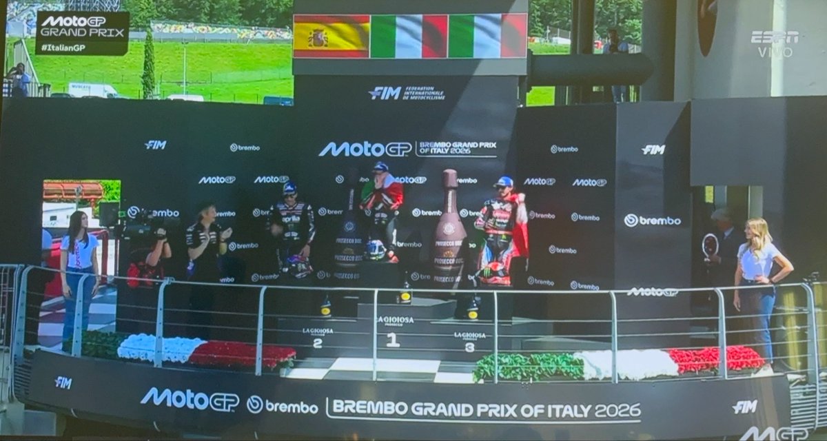Rodo_islas's tweet photo. Podio de emoción @Marco12_B en 1o @88jorgemartin 2o y @PeccoBagnaia 3o, @MotoGP #ItalianGP 🏍️🔥💨 gran carrera llena de adrenalina!; y la @VRRidersAcademy presente en casa!!; Aprilia está con todo!! 🏍️🔥@MotoGP_ESPN @MoreaGustavo @MartinUrruty @robertinopietri @matisanchez https://t.co/IWeRYOUGqm