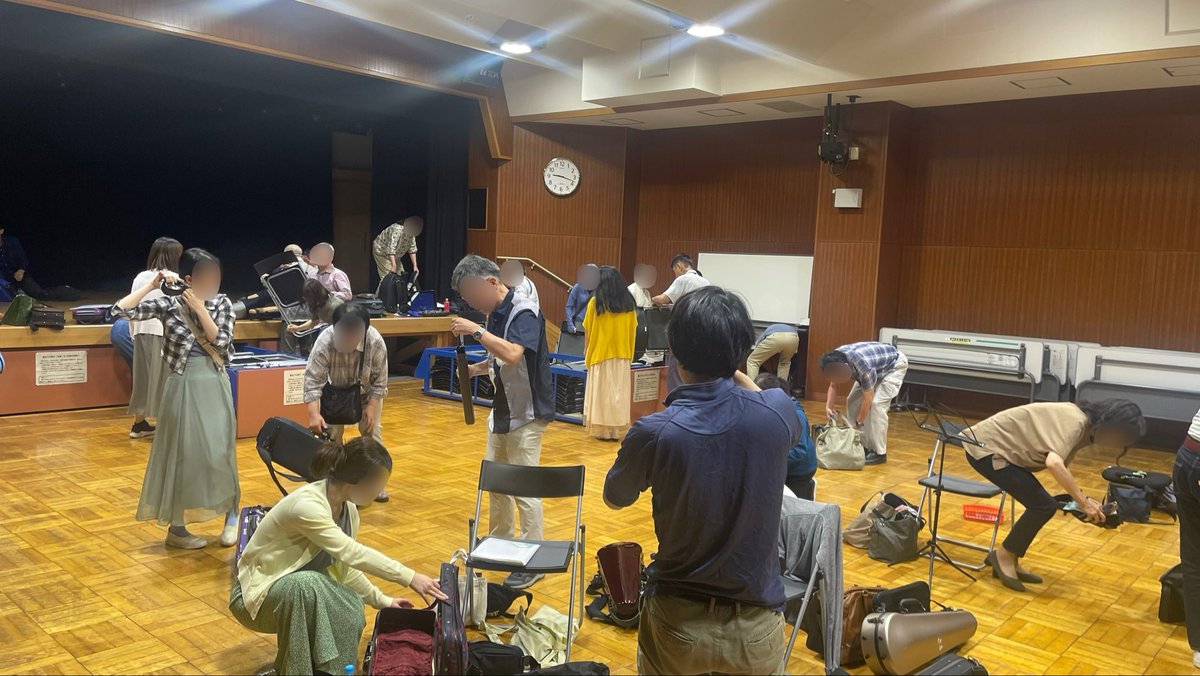 funaphil_t's tweet photo. 先日の演奏会を終えまして、昨日から秋の定期演奏会の練習開始です。次回のメイン曲であるチャイ4は団員の約9割が経験済みのようで、初合わせにも関わらずそれっぽくなってました😌ここからどうブラッシュアップされるか楽しみ✨

久々の練習で写真撮り忘れました…みんないそいそとお片付け中です🤣 https://t.co/mncyDqduMd