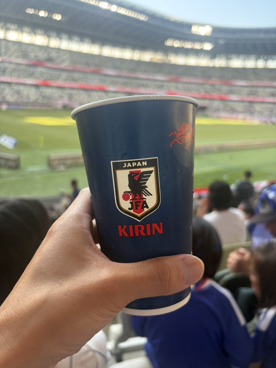 rt69641's tweet photo. 日本代表🇯🇵🆚🇮🇸 

国立競技場まで森保JAPAN⚽️を見送りに行って来ました💙

試合内容はいまいちだったけど最後ギリギリで小川が決めてくれて良かった😭

麻也の最後の有志を観れたのも良かった👍

子供達との良い思い出になりました🥰

W杯 頑張れ日本🇯🇵 https://t.co/CGQR17woTf