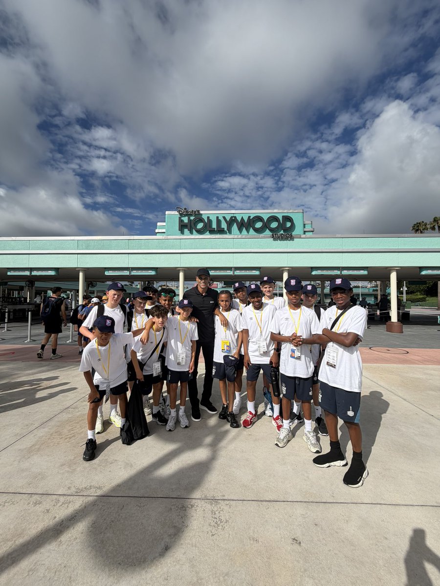 ITFCAcademy's tweet photo. Meeting an icon of the game. 🤝

Rivaldo with our MagiCup team! 💙 https://t.co/O61sxlSatm