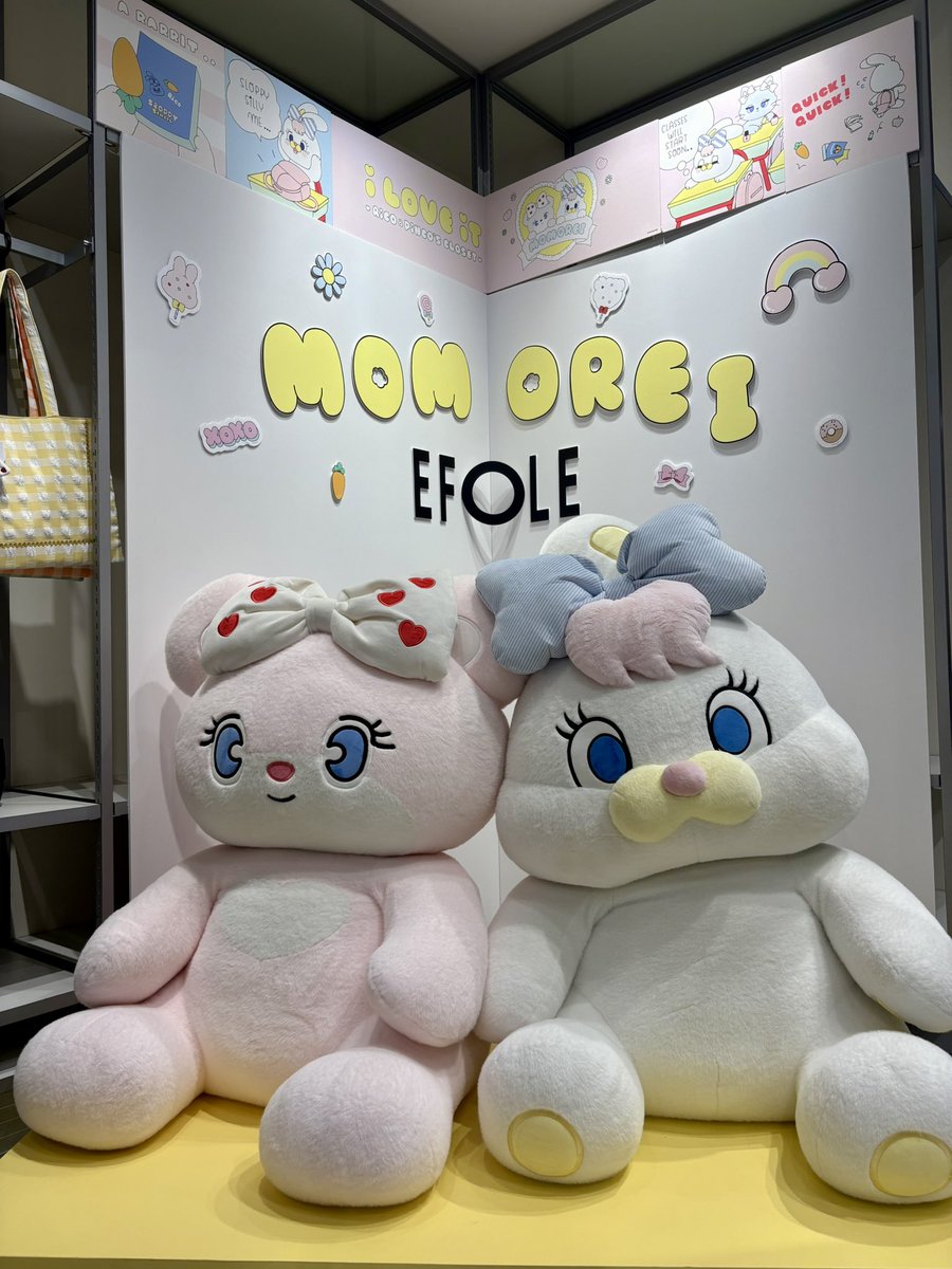 niji_iroty05's tweet photo. 遅くなりましたが
#EFOLE×#MOMOREI コラボPOP UP
やっと行けた〜🧸🐰🩵🩷
可愛いグッズに新アイテム追加で更に楽しいSHOPになってた♪
リボン可愛い!!
#ひなぷ(#武田雛歩)
#はるぽん
#Suupeas https://t.co/iHa5AjuT3a