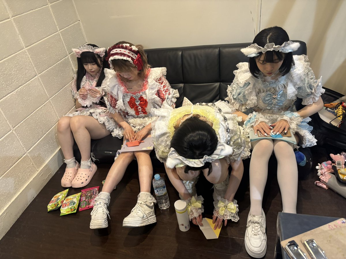 _nyansab's tweet photo. 🤍今日はみんなで折り紙しました♡ https://t.co/BwweHDIeA1