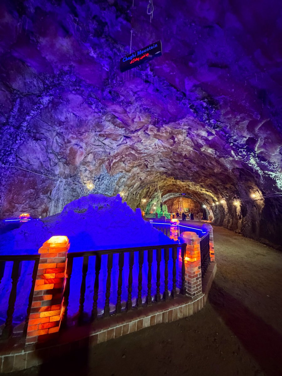 powanisan's tweet photo. パキスタンはピンクソルトが有名かと思いますが、そんなお塩でいっぱいの有名な山に行ってきました！！外は暑いんですが中はひんやりとしてて、日本にもたくさん輸出されてるピンクソルトがどう出来てるのか見ることができて楽しかったです。住んでるのにまだ行ったことないパキスタンどんどん攻めてこ https://t.co/jrQBIoWI0W