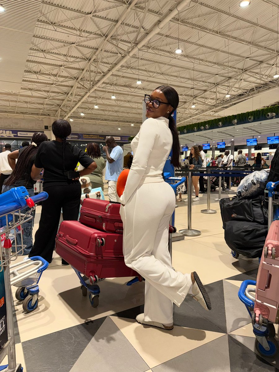 AddyAdwoa's tweet photo. Hello London🦋 https://t.co/bMqBcOMWHG