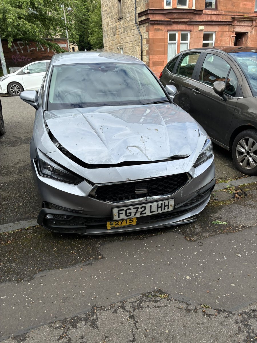 GovanhillGo's tweet photo. Its not really surprising that nobody can get parked in Govanhill when the garages use the streets as an extension of yard. https://t.co/BjAPFeKN6g