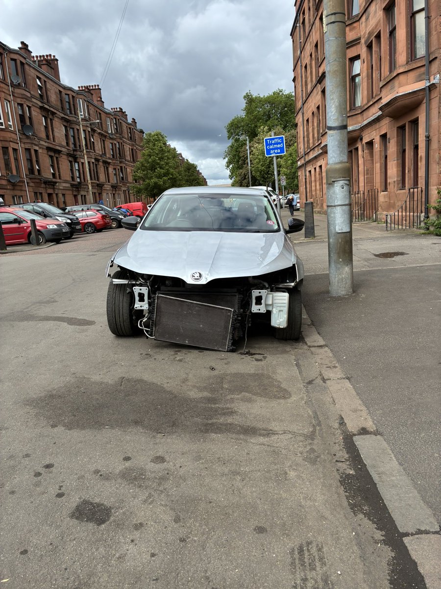GovanhillGo's tweet photo. Its not really surprising that nobody can get parked in Govanhill when the garages use the streets as an extension of yard. https://t.co/BjAPFeKN6g