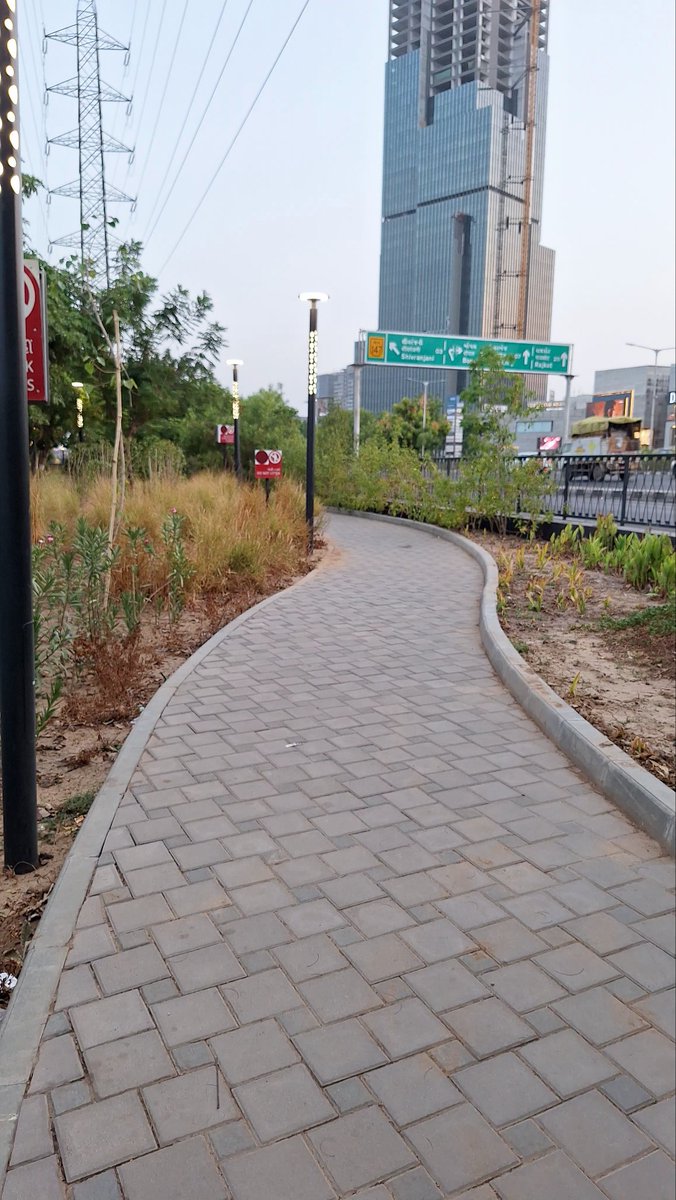 AMDTransitNerd's tweet photo. still can't believe the fact that entire SG highway will be transformed like this in next few years https://t.co/esDBClGWiw