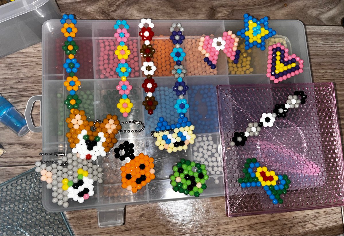 coco_09_otak_3's tweet photo. わたしは平成女児なので最近のマイブームはもっぱらアクアビーズです
誰か一緒にやろうよ https://t.co/j1eet0E7J9