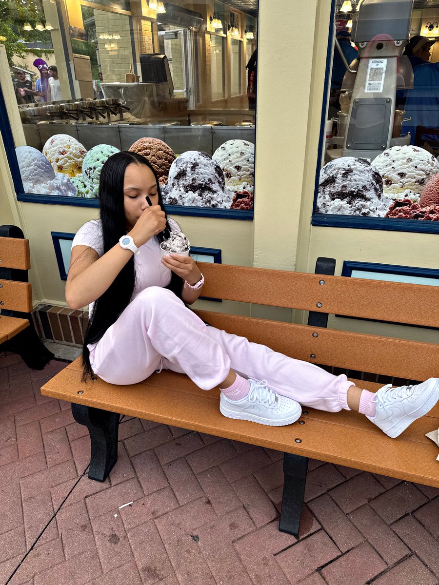 lariahb4u's tweet photo. you fine https://t.co/7fAvws4Mg3