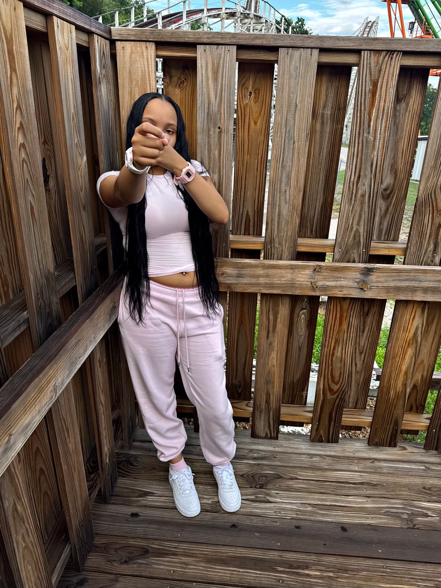 lariahb4u's tweet photo. you fine https://t.co/7fAvws4Mg3