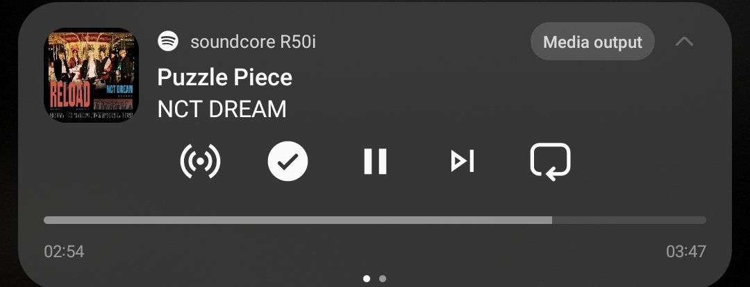 Ran_yo0's tweet photo. stop galau disaat lg di mall krn lagu 😭 https://t.co/g5Hvtaea4f