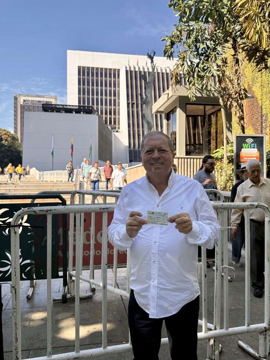 JaimeACanoM's tweet photo. 🗳️ Hoy ejerzo uno de los derechos más importantes que tenemos como ciudadanos: votar. Cada voto cuenta, cada voz suma y cada decisión construye el futuro que queremos. https://t.co/WdJJ9hwvkR