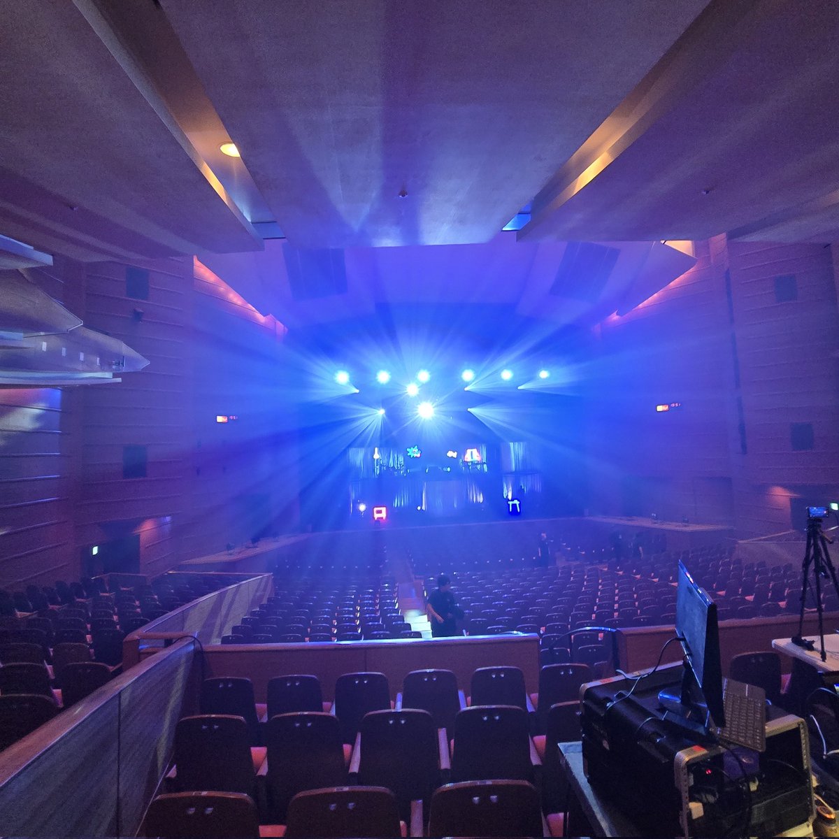 h0nn__y's tweet photo. #菅原圭_BGM
大阪ライブのみの参戦でした！これまでずっと耳元で聴いていたあなたの声が歌が全身震えるくらいの音で感じられて幸せでした
人生初のライブが菅原さんで本当によかった
あなたに出逢えて本当によかった
また愛してるよを叫びに行くね🫶 https://t.co/rSOnmQXEe2