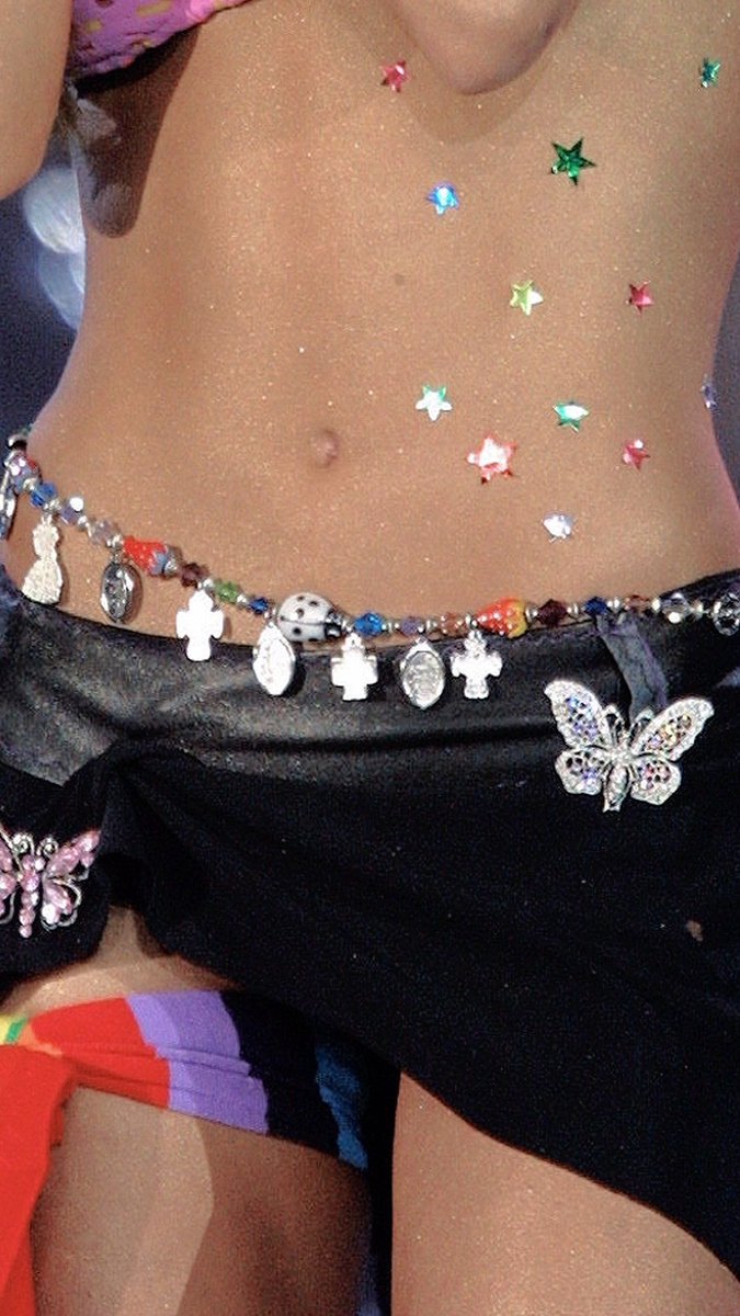 pinkglitterie's tweet photo. Gems on body https://t.co/jcuom3rRqa