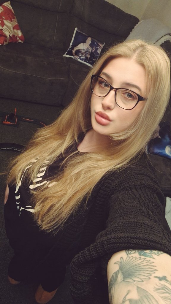 Miss Tinkerbellxo tweet media