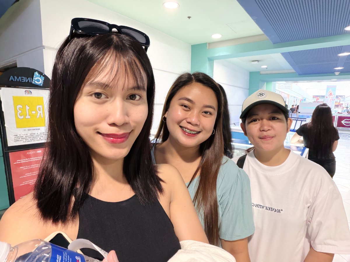 Laaaalainee's tweet photo. 🍿🎥 https://t.co/h5hyubhtgE
