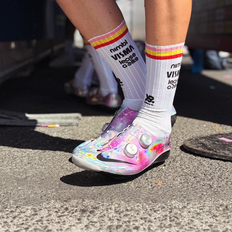 vingeupdates's tweet photo. Also special shoes. https://t.co/Zg7tG4p9Hg