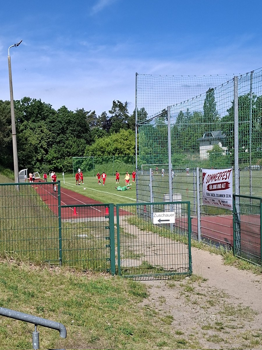 michalachmann's tweet photo. Ground 817, Spiel 115 der Saison 2025/26: SG Rot-Weiß Groß Glienicke II - SG Eintracht 90 Babelsberg, 🇩🇪 Brandenburg 2. Kreisliga Havelland, Sportplatz Groß Glienicke https://t.co/nRi7tj6Myg