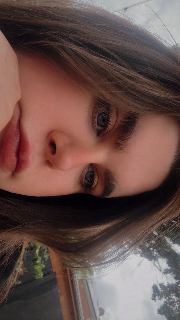 LittleMissMaex's tweet photo. Beer garden time 🍸 https://t.co/2ECENZWXTI