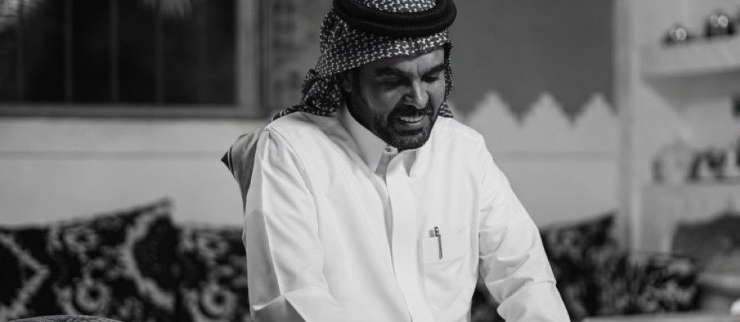 v80r_1's tweet photo. يـوم  . . ناديت الحبيـب و لبالي
كنه معطيني مـن الوضح منقية

احسب ان لبيه لي بس بلحالي
    واثرها على لسانه طبيعية

               خالد مبارك https://t.co/azl6rM7vo7
