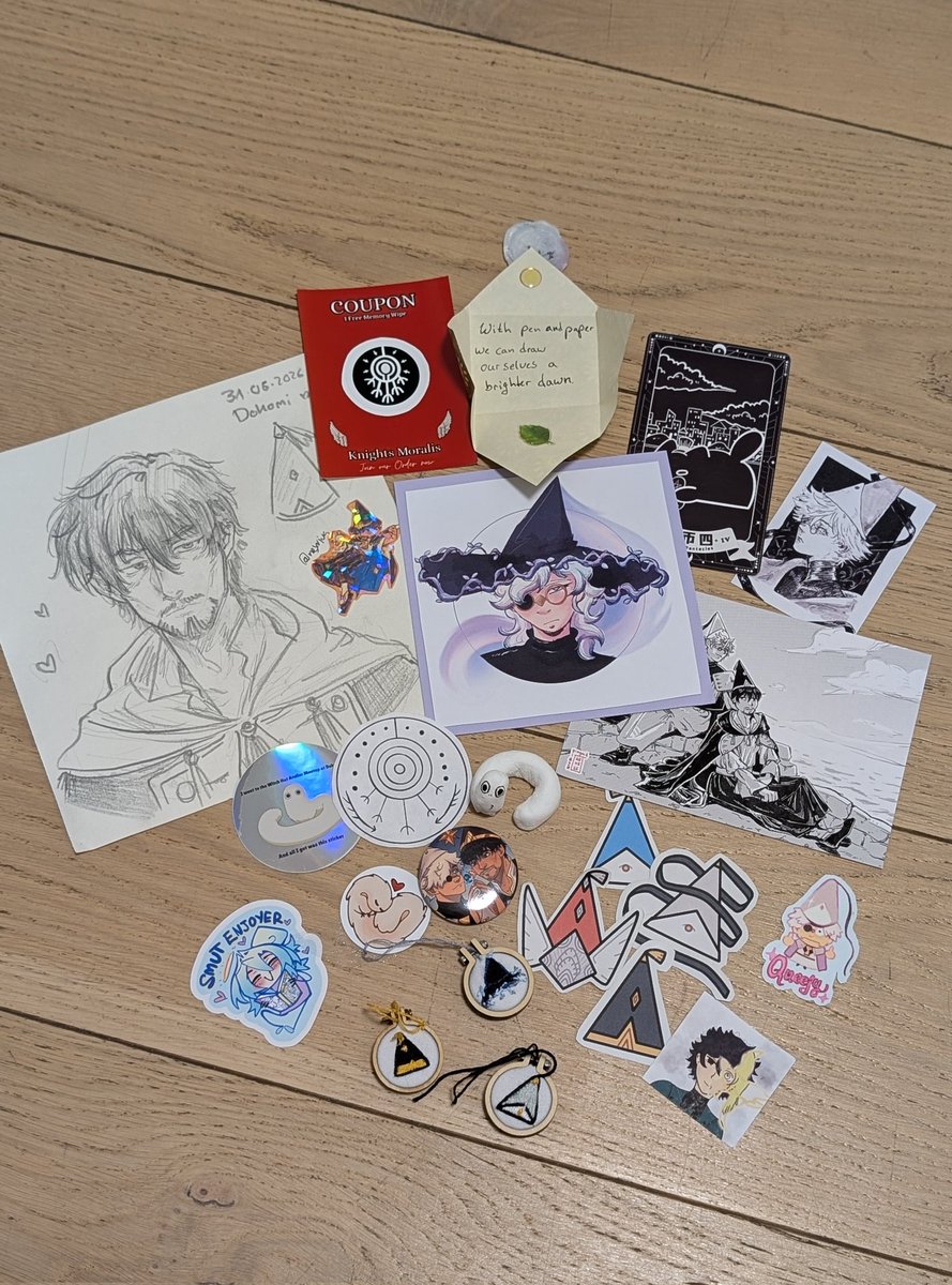 zzzfrey's tweet photo. gifted bits and bits i bought 🥺 so much lovely wha merch was already sold out too! https://t.co/QohYj4F8eX