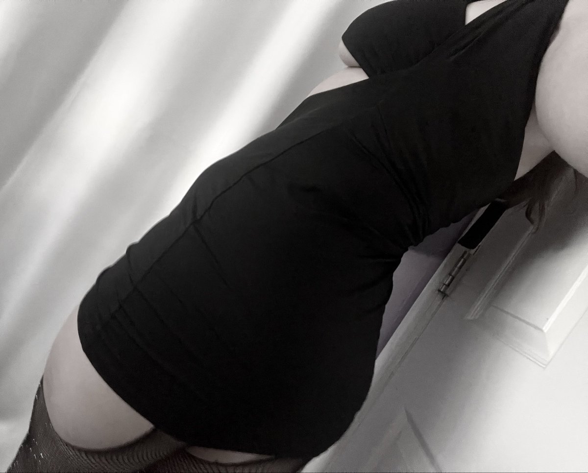 divinesatenova's tweet photo. 🦷🐇
#nsfwtwt #moots https://t.co/ZT0eGrGrSl