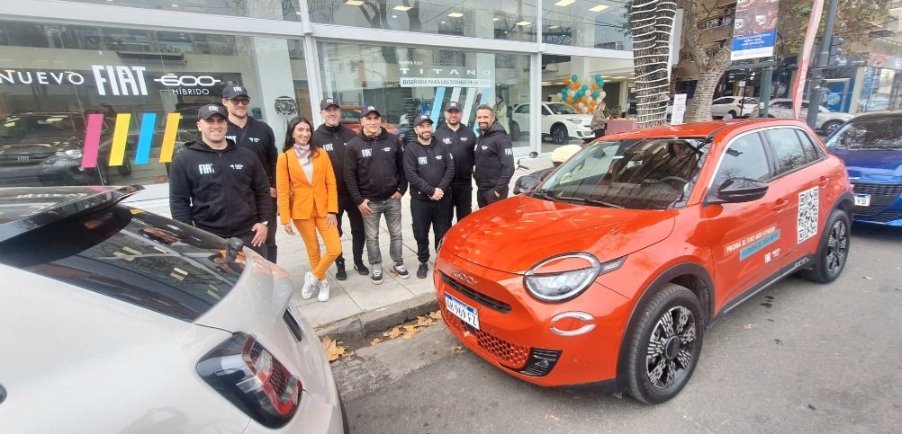 autoexecutiveAR's tweet photo. 🔴 La Caravana del Fiat 600 Hybrid pasó x las concesionarias Fiat #Autofrance San Isidro y Boulogne. Ocho modelos fueron loa d test drive para clientes junto con instructores. El 600 posee motor naftero 1.2 híbrido de 145 CV con batería de litio de 48CV y caja e-DCT eléctrica ⚡ https://t.co/M1osHb1h96
