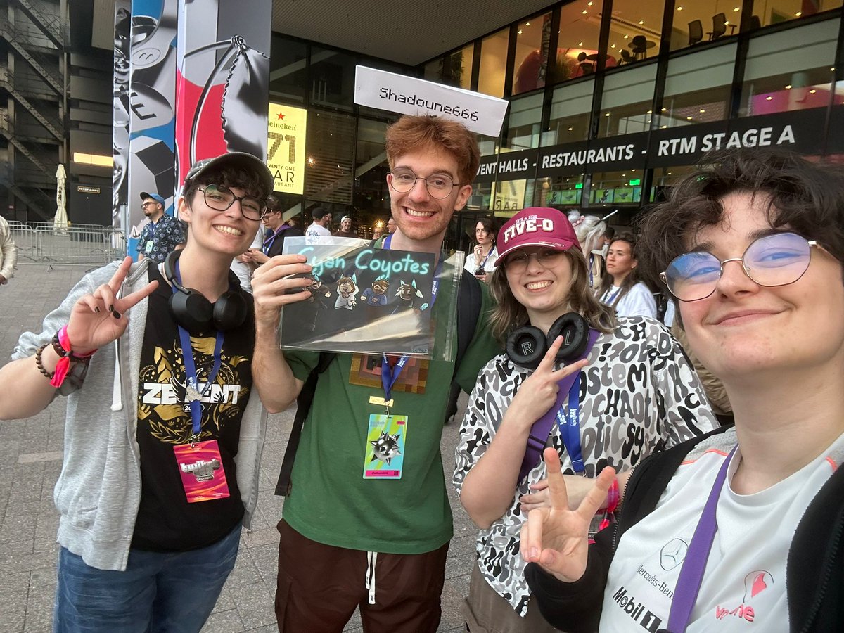 SkotaDraw's tweet photo. OMG LA FRANCE QUI GAGNE LES MCC ON N'AURAIT PAS RÊVÉ MIEUX!!!
FÉLICITATION LA TEAM!!!

Vraiment content d'avoir pu venir et vivre cette expérience IRL!! Vous étiez géniaux <3

On essayera de venir à la #twitchcon de Berlin l'année prochaine!! https://t.co/eEJp0cwHWW